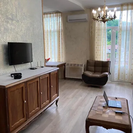 Апартаменты House Nag Кутаиси Экстерьер фото